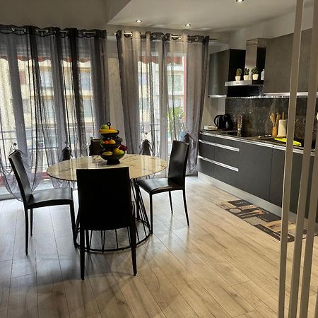 Gorgeous 2 Bedrooms Holiday Apartement Ница Екстериор снимка